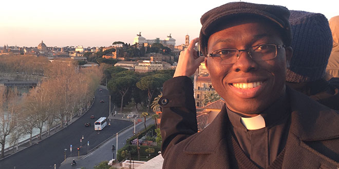 Un sacerdote nigeriano, nuevo subsecretario para el Desarrollo Humano Integral
