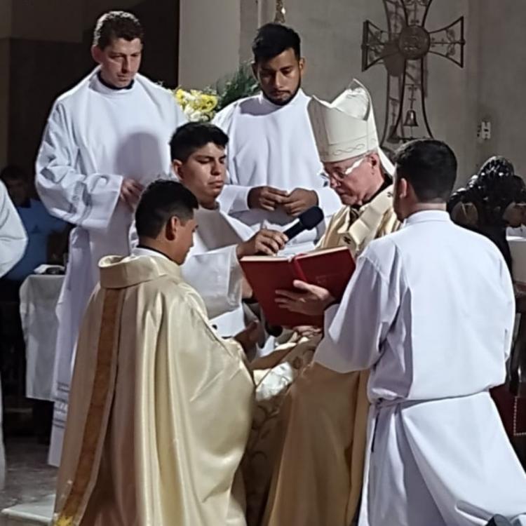 Un seminarista nicaragüense fue ordenado sacerdote para la Iglesia en Corrientes