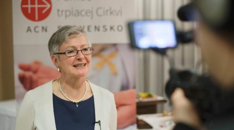 Una laica norirlandesa, nueva presidenta ejecutiva de Ayuda a la Iglesia Necesitada