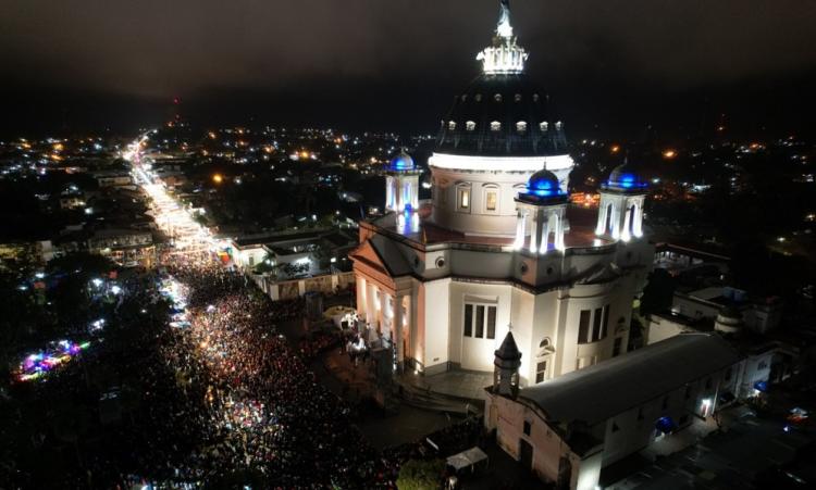 Una multitud en la fiesta por los 122 años de la coronación pontificia de la Virgen de Itatí
