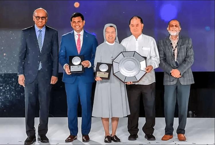 Una organización musulmana premió a una monja católica por su labor interreligiosa