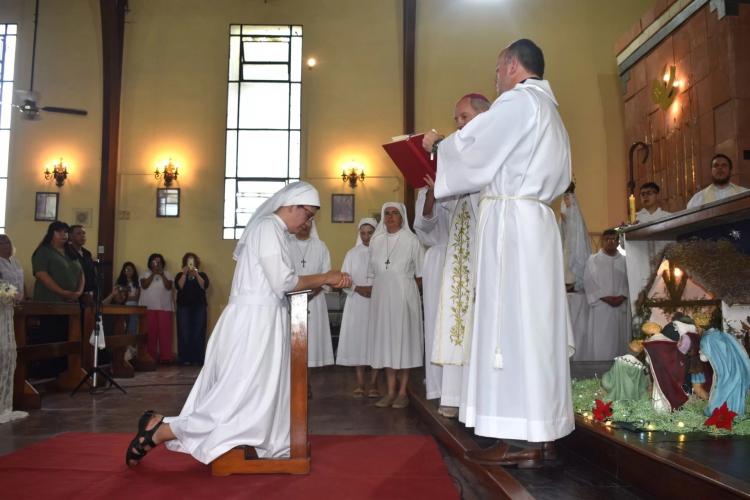 Una religiosa de las Misioneras Catequistas de Jesús Redentor realizó su profesión de fe