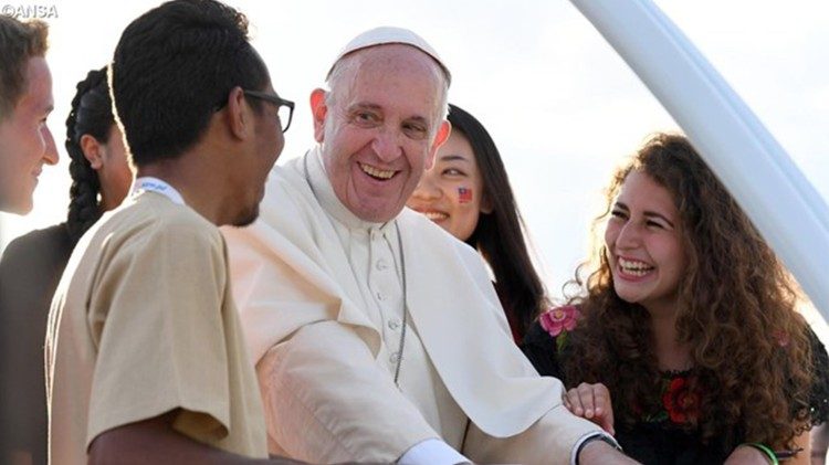 Las universidades católicas se unen en un saludo al Papa por su aniversario
