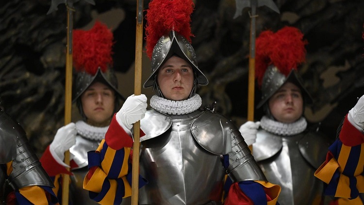 Vaticano: 27 nuevos guardias suizos prestarán el tradicional juramento Vaticano: 27 nuevos guardias suizos prestarán el tradicional juramento