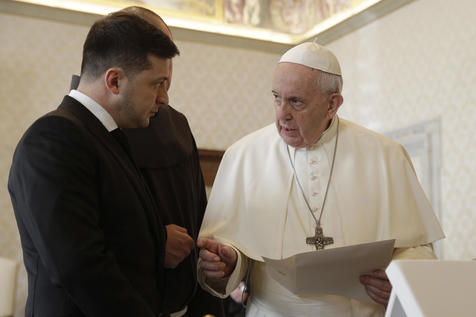 Vaticano: Confirman llamada telefónica del Papa con el presidente ucraniano Zelensky