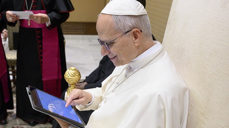 Vaticano: El Anuario Pontificio se hace digital