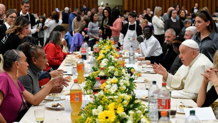 El Vaticano: el Papa almorzará con 1.300 personas y entregará casas a víctimas de la guerra