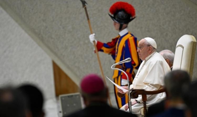 Vaticano: el Papa instó a seguir rezando por la paz y a denunciar la guerra