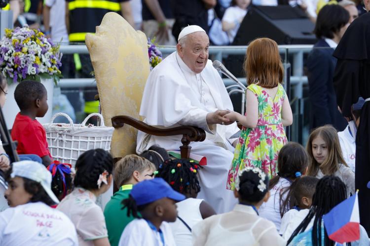 Vaticano: el Papa presidirá una cumbre internacional sobre los derechos del niño