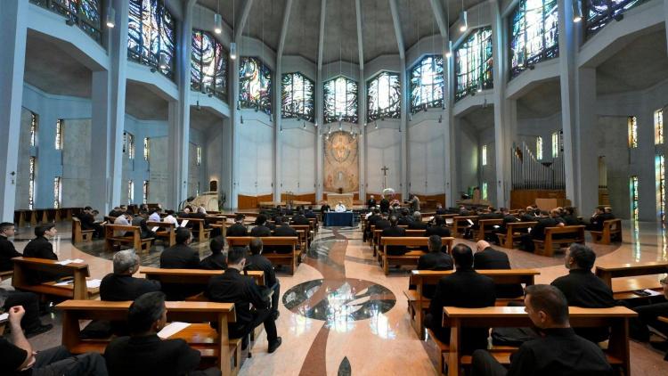 Vaticano: El Papa se reunió con jóvenes sacerdotes de Roma