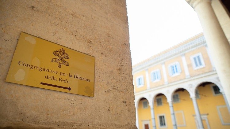 Vaticano: En línea el "Vademecum" sobre los procedimientos por el abuso del clero