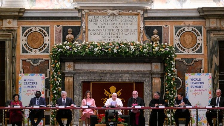 Vaticano: Francisco inaugura una Cumbre sobre los Derechos del Niño