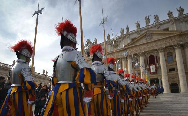 Vaticano: Nuevo reglamento para renovar el cuartel de la Guardia Suiza