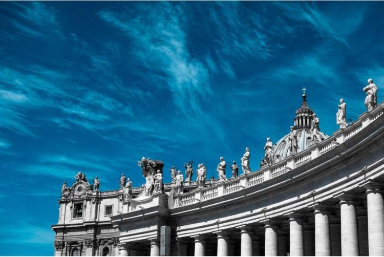 Vaticano: Se instituyó el Comité de Inversiones y lo presidirá el cardenal Farrell