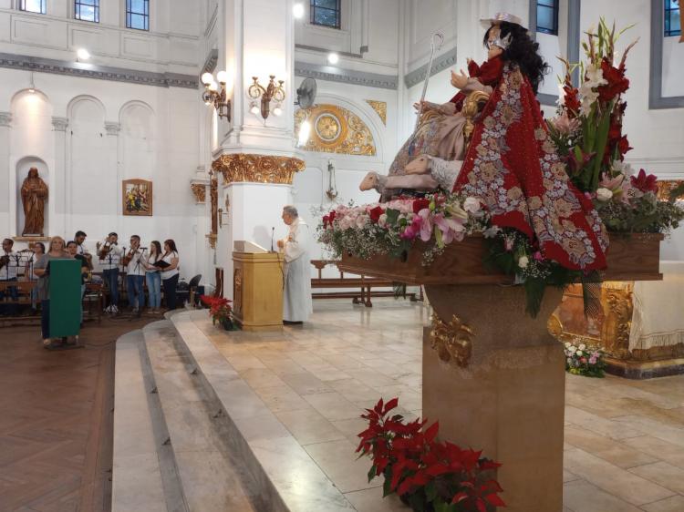 Centenares de venezolanos honraron en Buenos Aires a la Divina Pastora -  AICA.org