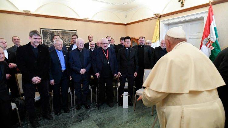 Viejas heridas: el Papa habló con los jesuitas húngaros sobre la Argentina